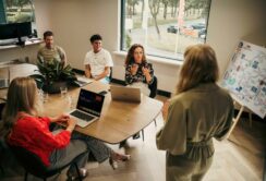 Nine Plus People overleg