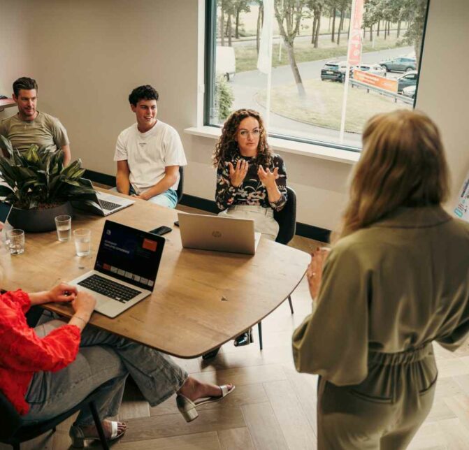 Nine Plus People overleg